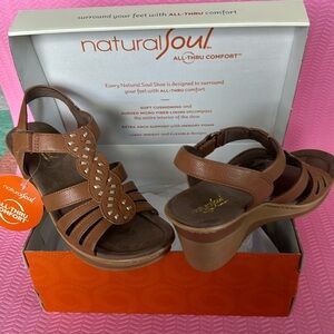 NWT Natural Soul Riddick Wedge Sandals, Size 9. (3” Wedge)